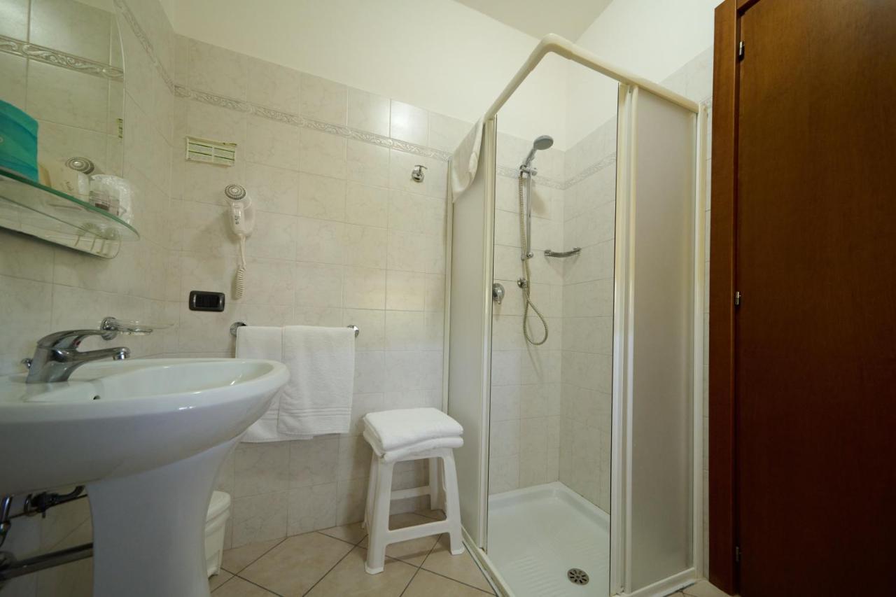Albergo Shine Acqualagna Buitenkant foto