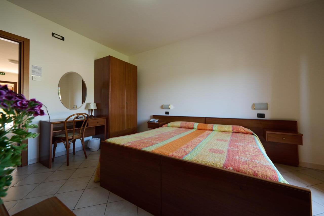 Albergo Shine Acqualagna Buitenkant foto