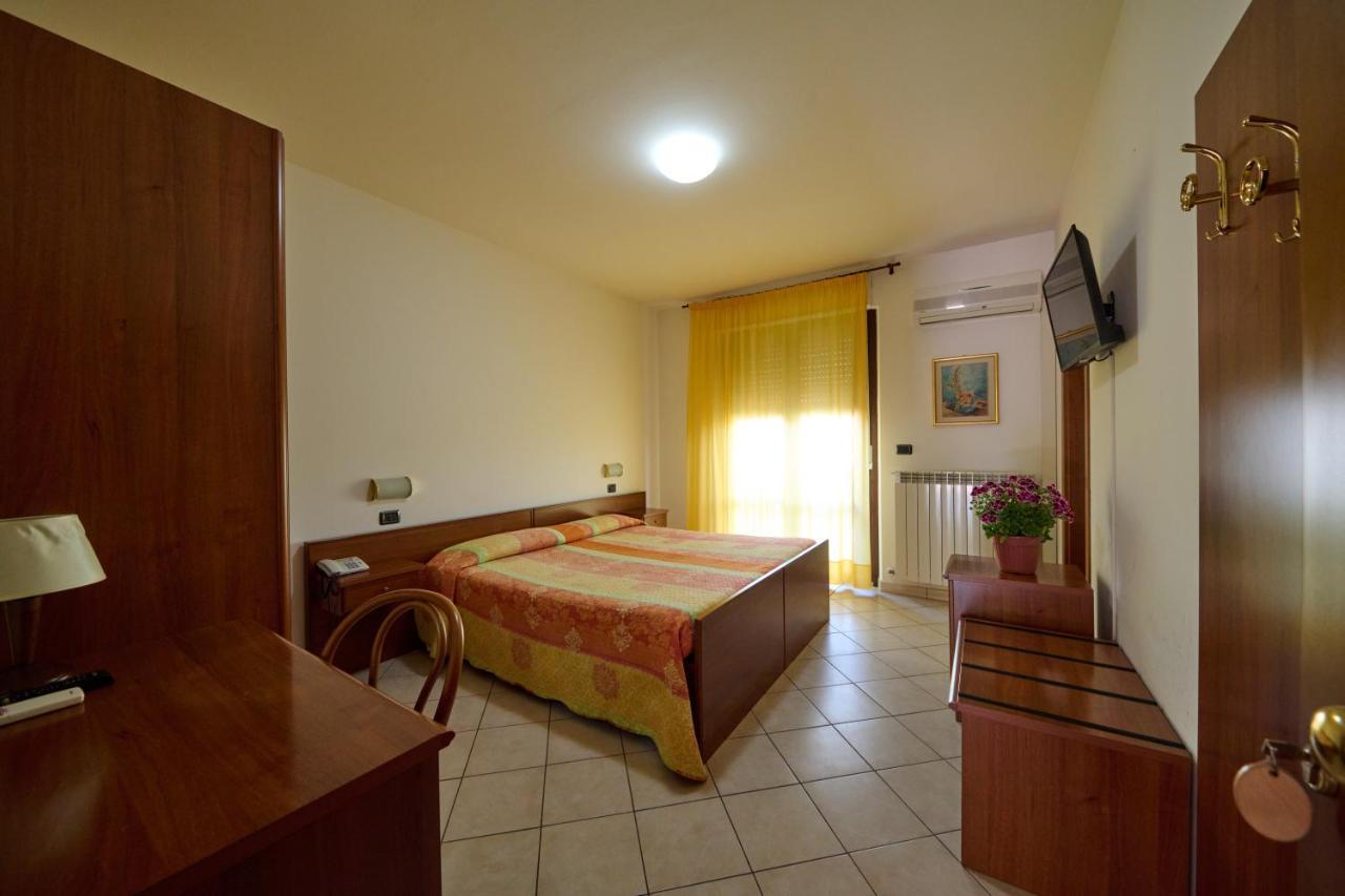 Albergo Shine Acqualagna Buitenkant foto