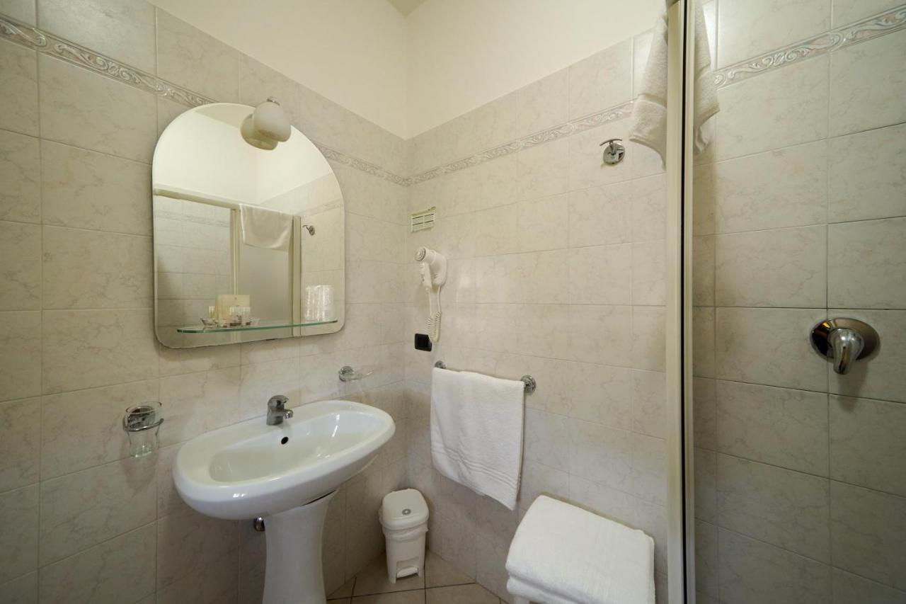Albergo Shine Acqualagna Buitenkant foto