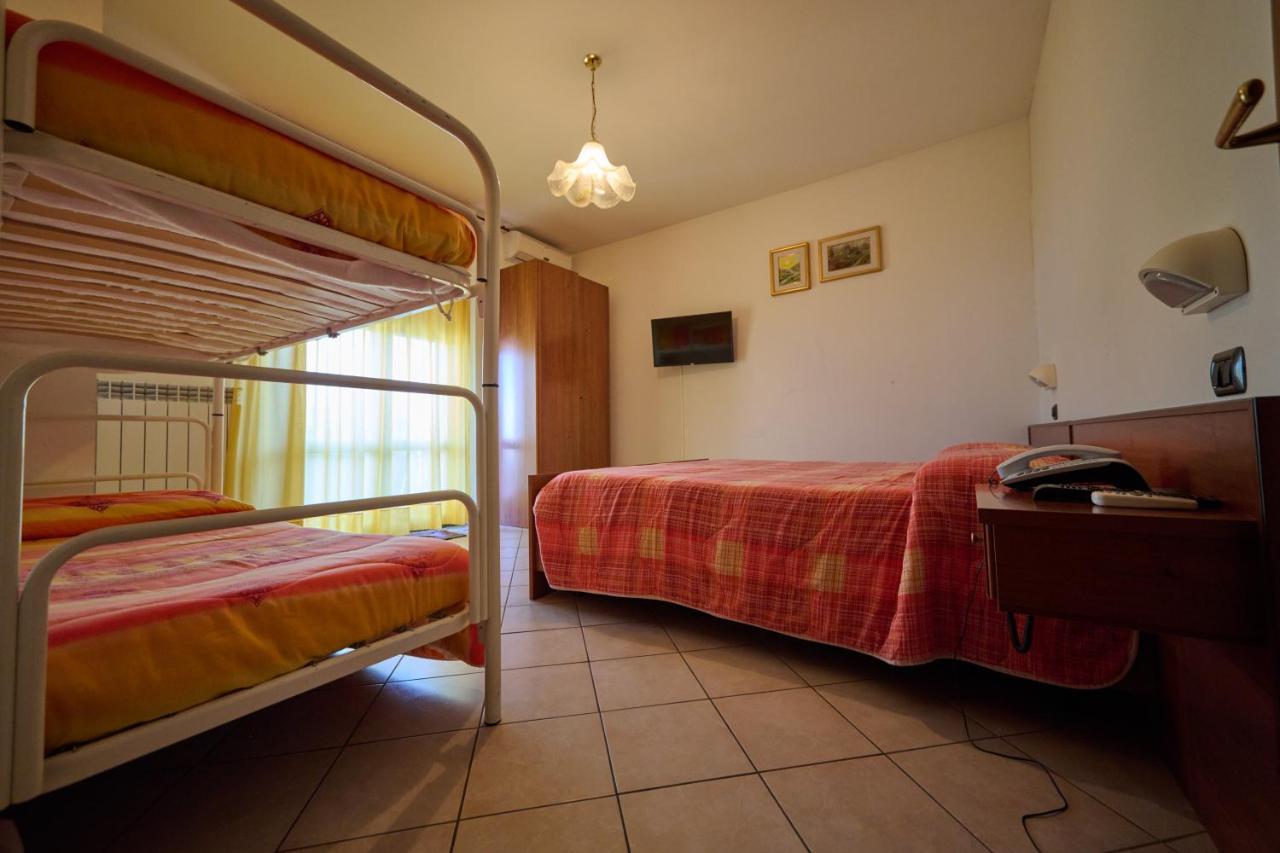 Albergo Shine Acqualagna Buitenkant foto